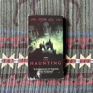The Haunting VHS Tape 1999 • Liam Neeson, Catherine Zeta-Jones & Owen Wilson • Vintage Horror Movie Collectible