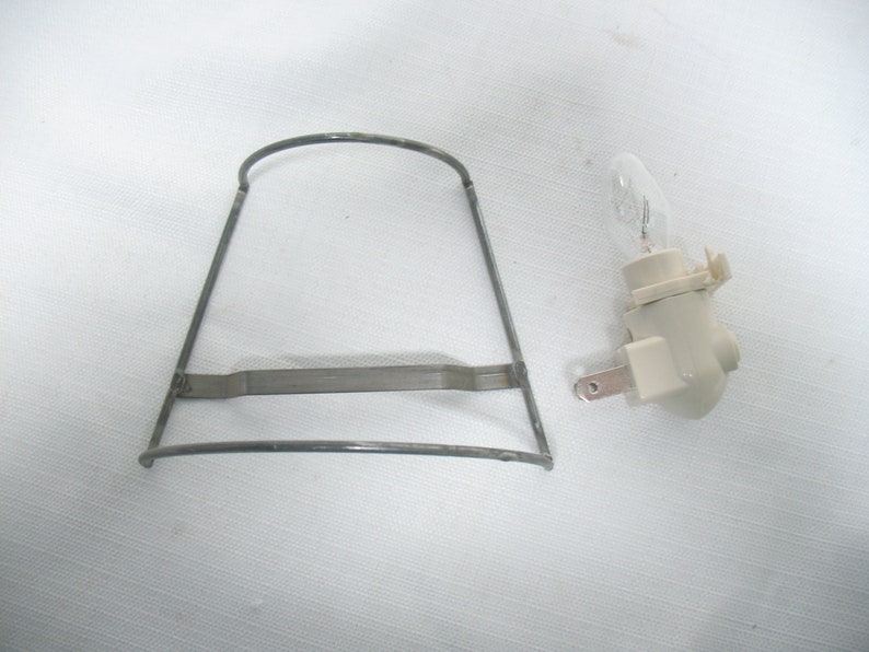 Bulb and Free Pressure Styrene Remnant Round Half Shade Night Light Frame with Fixture