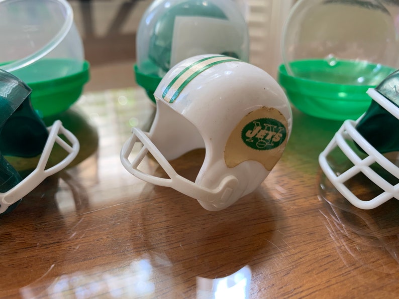 Lot of 6 New York Jets mini Gumball helmets and mini ceramic mugs