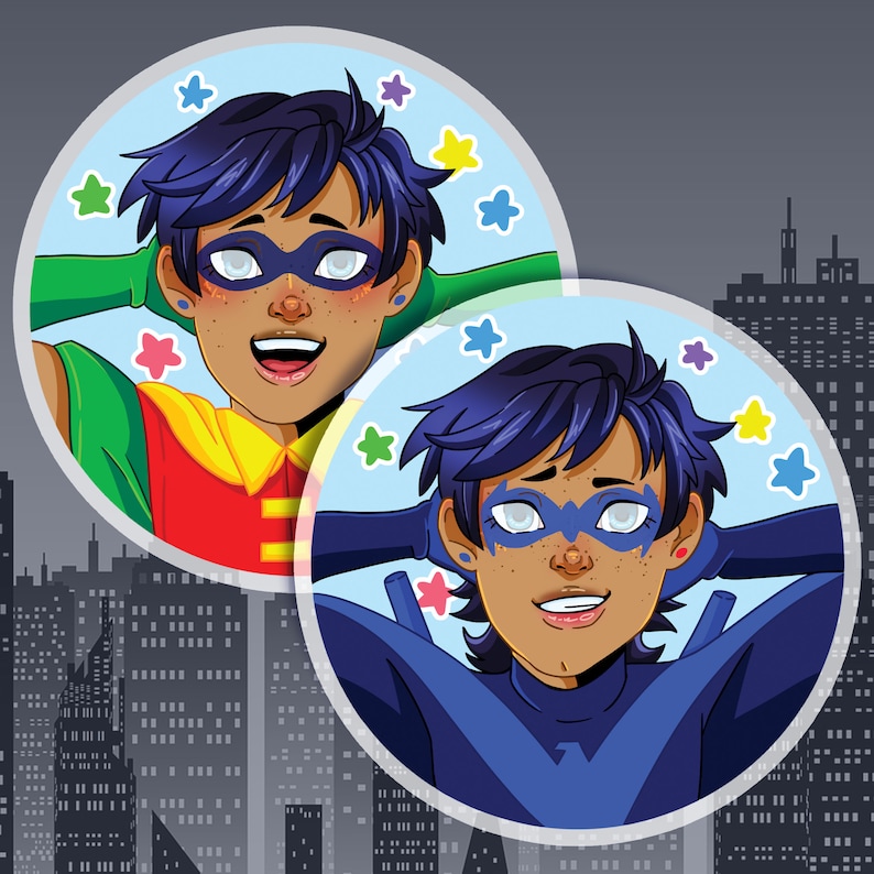 Op de afbeelding: Twee illustraties van een persoon met blauw haar die een superheldenpak draagt. De eerste illustratie is van een persoon die een groen en rood pak draagt met een gele ster op de borst. De tweede illustratie is van een persoon die een blauw pak draagt met een gele ster op de borst.