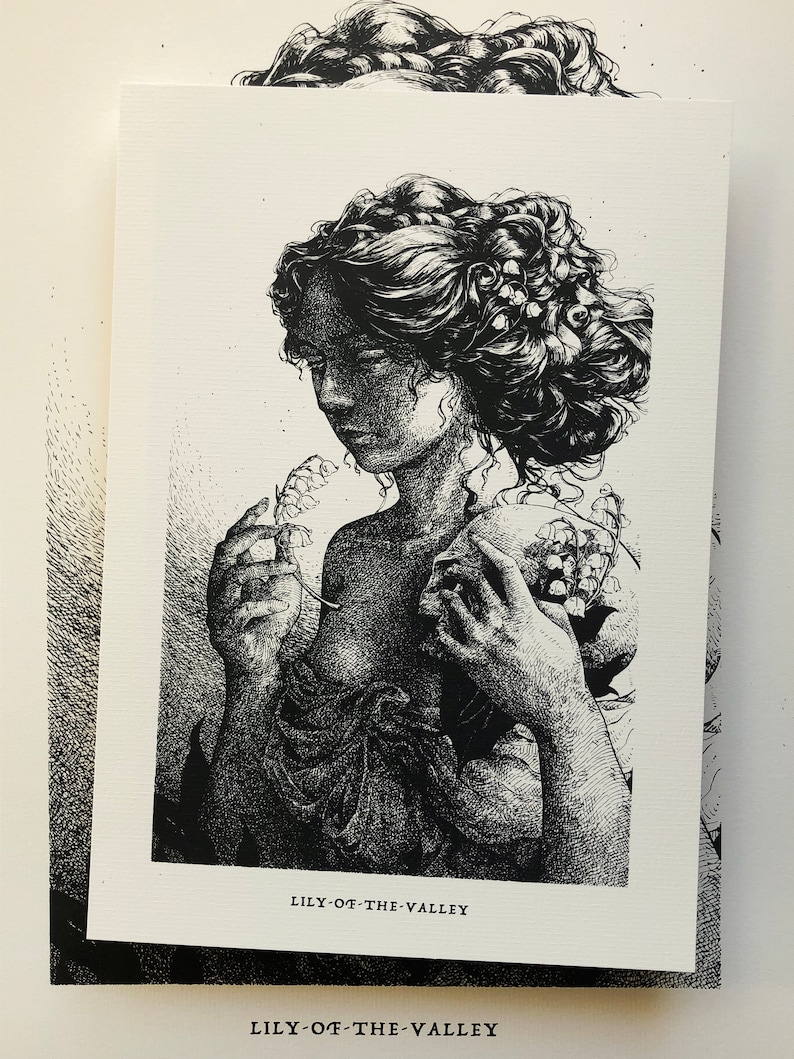 Pu&ograve; includere: Illustrazione in bianco e nero di una donna con i capelli lunghi e ricci che tiene un mazzo di mughetti. L'immagine &egrave; intitolata "Lily-of-the-Valley".