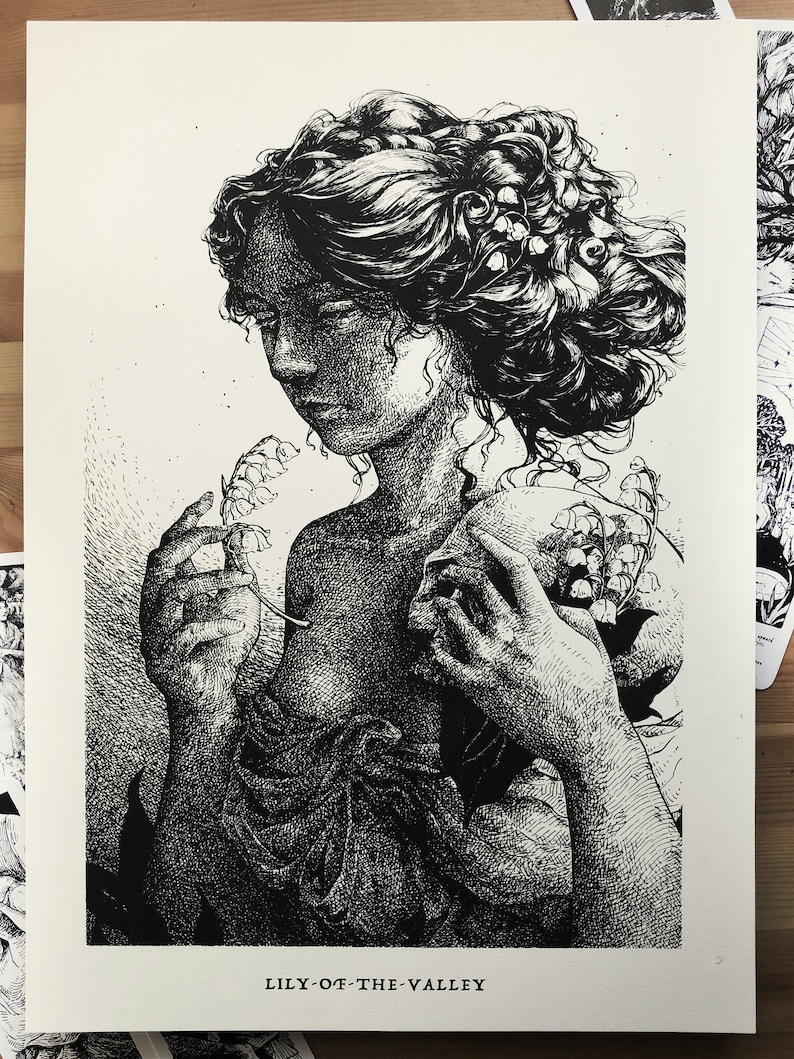 Pu&ograve; includere: Illustrazione in bianco e nero di una donna con i capelli lunghi e ricci che tiene un mazzo di mughetti. L'immagine &egrave; intitolata "Lily-of-the-Valley".
