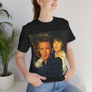 BEVERY HILLS 90210 im Retro-Look Luke Perry Shannen Doherty Fan-Kunst Unisex T-Shirt für TV-Serien-Fans