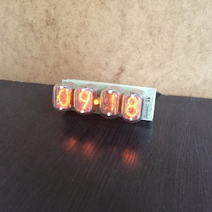 Nixie buisklok in 12 Amber, Fallout stijl, Vintage, Steampunk, kerstcadeau, cadeau afbeelding 4