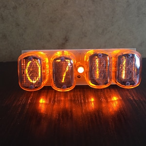 Nixie buisklok in 12 Amber, Fallout stijl, Vintage, Steampunk, kerstcadeau, cadeau afbeelding 2