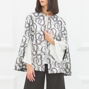 Short Cape-Coat Brocade / Reversible with Geometric Pattern / Stylish and Easy to Wear / All Seasons Clothing with Timeless Style