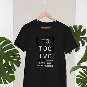 To Too Two - T-Shirt, Know the difference, Grammar Shirt, Gift for Him or Her, Men Women&#39;s  Tee, Teachers Gift, Funny Shirt, Writer Gift