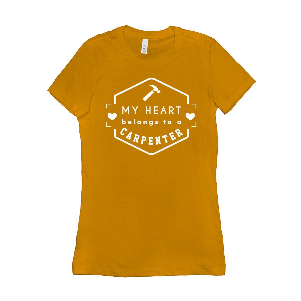 Spaß Frauen TShirt, mein Herz gehört zu einem Carpenter TShirt