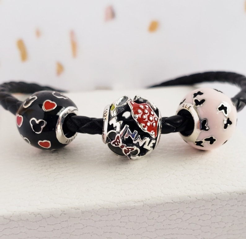 NUEVO CONJUNTO de 3 Charms de Mariposa Rosa Calado con Partes del Cuerpo de Minnie Mouse y Charms de Esmalte con Corazones de Mickey Mouse de Disney para Pulsera Pandora imagen 2