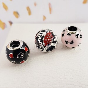 NUEVO CONJUNTO de 3 Charms de Mariposa Rosa Calado con Partes del Cuerpo de Minnie Mouse y Charms de Esmalte con Corazones de Mickey Mouse de Disney para Pulsera Pandora imagen 3