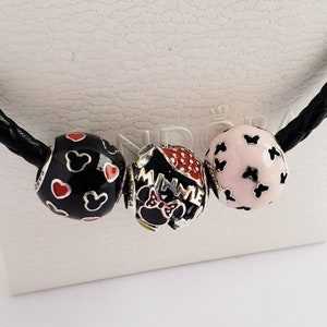 NUEVO CONJUNTO de 3 Charms de Mariposa Rosa Calado con Partes del Cuerpo de Minnie Mouse y Charms de Esmalte con Corazones de Mickey Mouse de Disney para Pulsera Pandora imagen 1