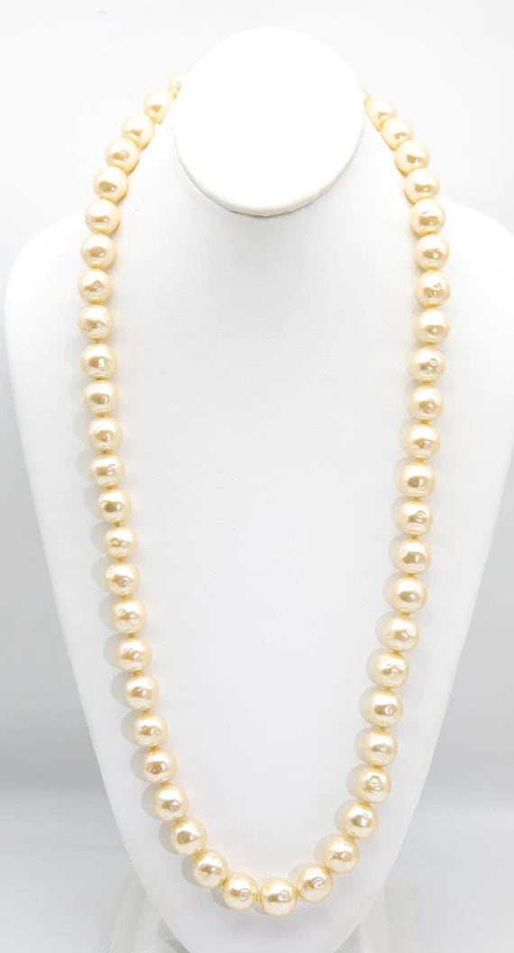 Vintage 80s Strand of Faux Pearls - JD11031