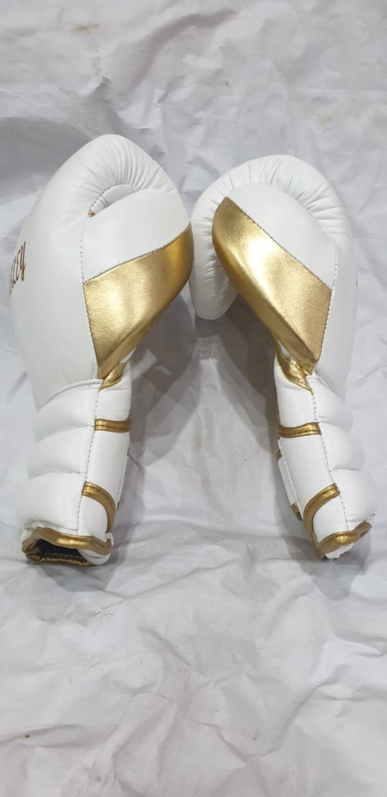new customized leather boxing gloves with any custom name or logo or winning logo also