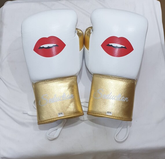 new customized leather boxing gloves with any custom name or logo or winning logo also