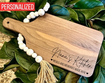 Nana Cutting Board Personalized with Nana's Kitchen Meals and Memories Made Here, Custom Christmas Gift,Charcuterie Board,Nana Gift for Nana