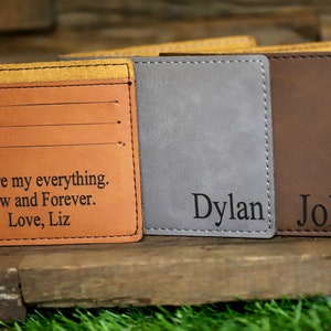 Cartera bifold delgada personalizada para hombres, billetera minimalista, billetera de cuero vegano, billetera grabada para hijo billetera personalizada para niños personalizada