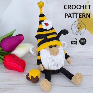 Gnome crochet pattern PDF English, Amigurumi gnome bumble bee, Gnome bee, Stuffed gnome, Gonk crochet, Summer gnome with crochet flower