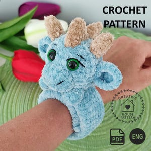 Crochet bracelet pattern PDF English, dragon plush pattern, crochet slap bracelet, dragon crochet, dragon bracelet crochet, dinosaur crochet