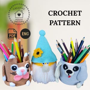 Portapenne amigurumi all'uncinetto con schema in inglese, organizer da scrivania a forma di gatto, gnomo e cane, decorazioni fai da te all'uncinetto per la scrivania, ciotola per caramelle, porta-gancio