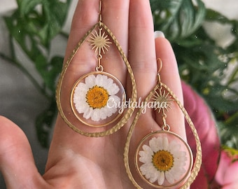 Dried Flower Earrings, Preserved Botanical Real Pressed Daisy Earrings, Dangle Drop Earrings, Epoxy Resin Earrings, Large Statement Earrings