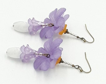 Boucles d'oreilles pendantes fleuries et printanières