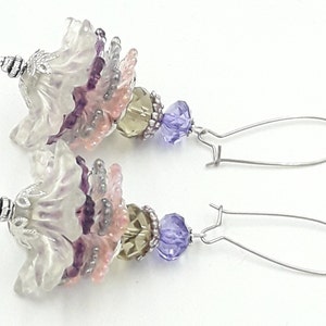 Hanging earrings acrylic flowers and faceted beads