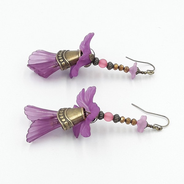 Boucles d'oreilles pendantes perles fleurs acrylique violine