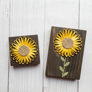 Bandeja escalonada con mini girasol amarillo, letrero de girasol, decoración de madera con girasol, arte floral en madera, cuadrado de madera otoñal, decoración otoñal