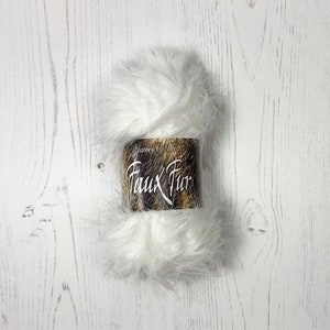 Wolle: Weißes Kuschelfell Spielzeuggarn für Nikolaus, Gonk und Wichtelbart & Teddybären. James C Brett Kunstfell Wolle, Weiß, 100g Knäuel