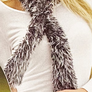 Modèle de tricot : accessoires d'hiver en fausse fourrure. Bonnets, snood et tour de cou en fausse fourrure. Accessoires pour femmes super stylés et tendance à tricoter image 3