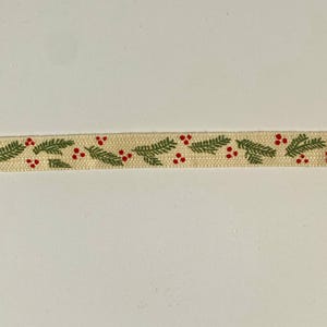 Weihnachtsband: 15mm, Baumwollzweige und Beerenband mit Schein. Cremefarbenes Dekozweig Band, einseitig, 1 Meter lang