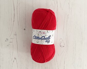 Garen: katoenen sokken, 4-laags in rood. Sport- of vingergewichtgaren. Katoenen King Cole-sokken watten, bal van 100 g in karmozijnrood