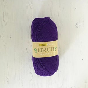 Aran Wolle: Lila Hayfield Bonus Aran mit Wolle. 400g Wollknäuel Aran in Lila. Heufeld von Sirdar Aran Yarn