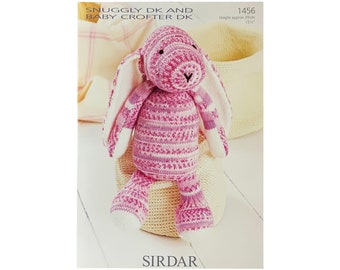 Strickmuster: Hase Baby Spielzeug gestrickt in Sirdar Snuggly DK Yarn. Geschenk für Neugeborene oder Babyparty