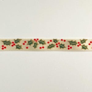 Weihnachtsband: 15 mm, Stechpalmen- und Beerenband mit Goldglanz. Glänzendes Webband, einseitig, 1 Meter lang