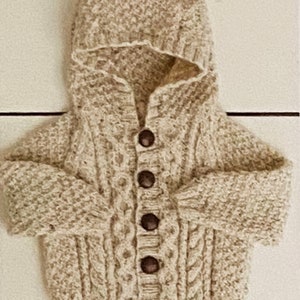 Strickmuster: Baby Pullover, Jacke und Mütze in den Größen 0-7 Jahre. Babykleidung in Sirdar Snuggly Baby DK Wolle gestrickt Bild 4