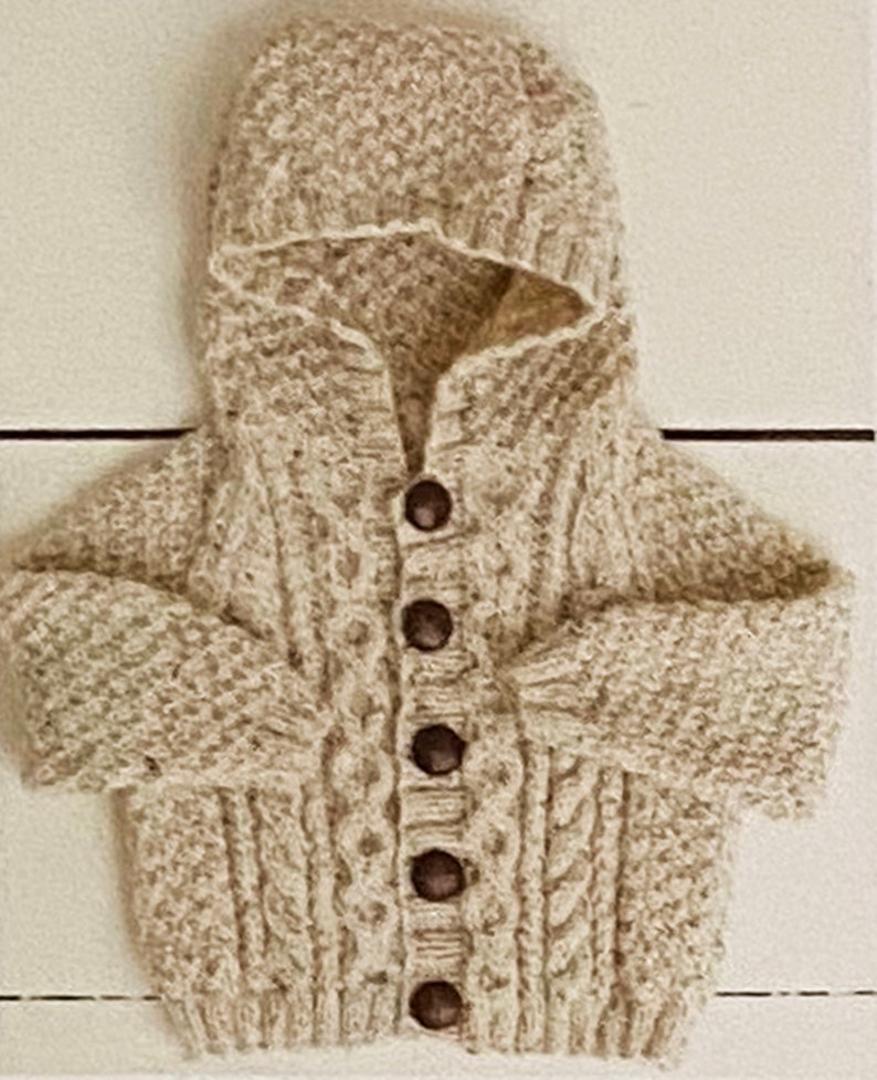 Strickmuster: Baby Pullover, Jacke und Mütze in den Größen 0-7 Jahre. Babykleidung in Sirdar Snuggly Baby DK Wolle gestrickt Bild 4