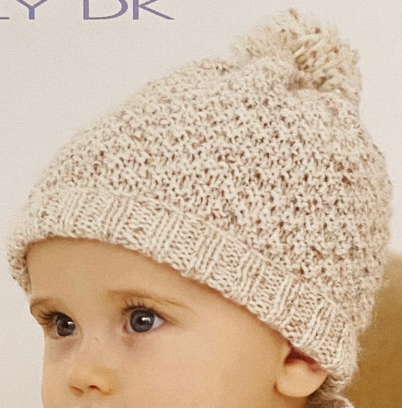 Strickmuster: Baby Pullover, Jacke und Mütze in den Größen 0-7 Jahre. Babykleidung in Sirdar Snuggly Baby DK Wolle gestrickt Bild 3