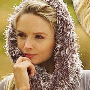 Modèle de tricot : accessoires d'hiver en fausse fourrure. Bonnets, snood et tour de cou en fausse fourrure. Accessoires pour femmes super stylés et tendance à tricoter image 5