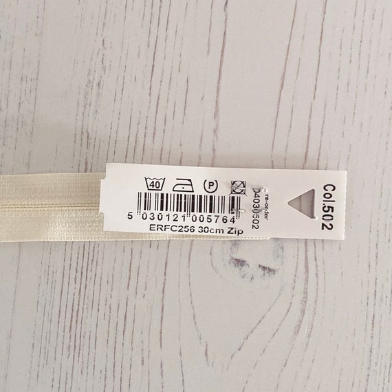 Standard Nylon Closed End Dress/Skirt Zip 502 - Cream Standard Nylon Closed End Dress/Skirt Zip 502 - Cream