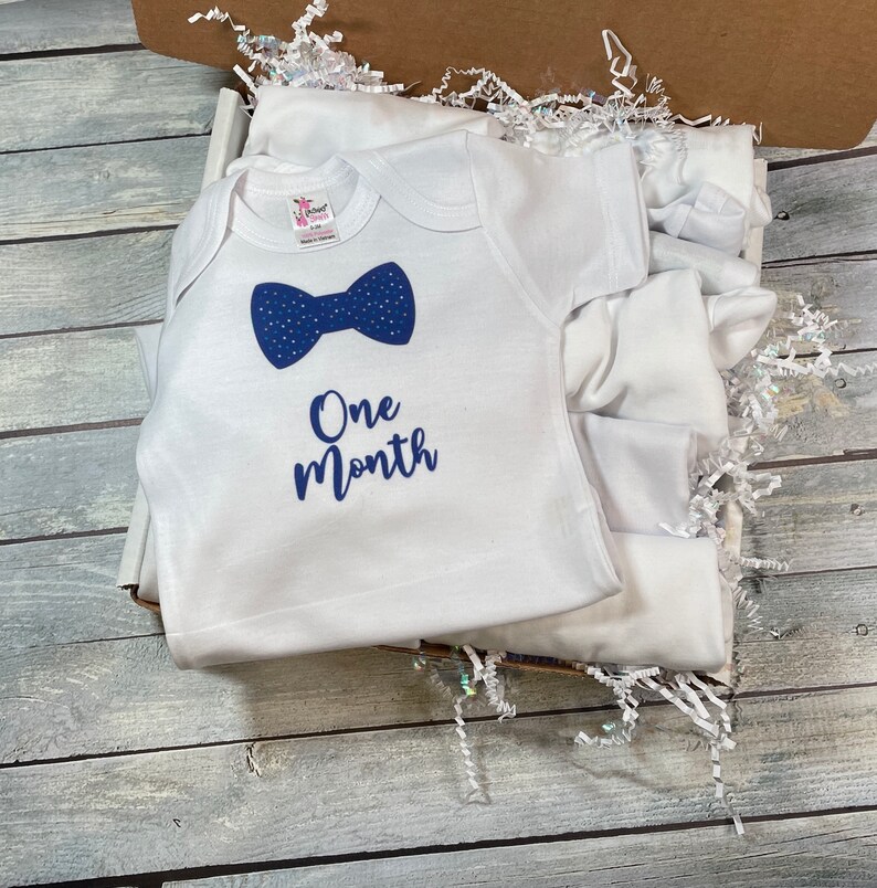 Baby Milestone OnesiesNewborn Baby GiftBaby Boy Monthly Picture OutfitBaby Shower GiftBaby Photoshoot