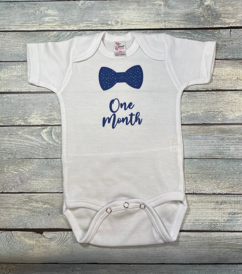 Baby Milestone OnesiesNewborn Baby GiftBaby Boy Monthly Picture OutfitBaby Shower GiftBaby Photoshoot