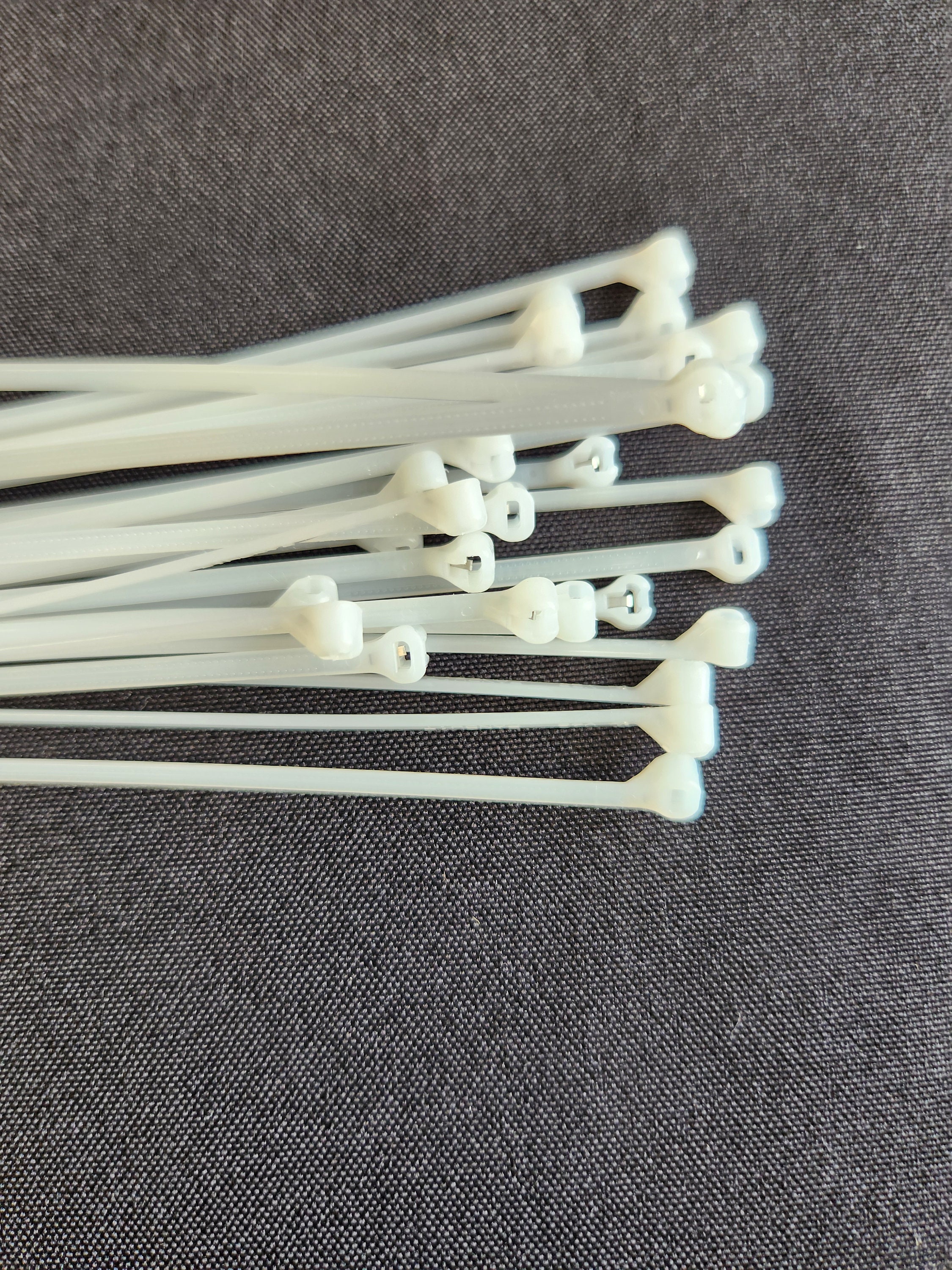 Reborn doll 8 Ultradünne Kabelbinder 2,5 mm Metallzahnstoff Körperzipper 50er Pack