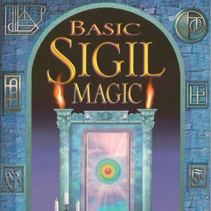 Könnte beinhalten: Ein Buchcover mit blauem und violettem Hintergrund, auf dem in goldener Schrift "Basic Sigil Magic" steht. Am unteren Rand befindet sich ein goldenes Symbol und der Name des Autors "Phillip Cooper".