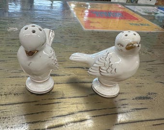 Vintage White Bird Shakers Twist Bottoms