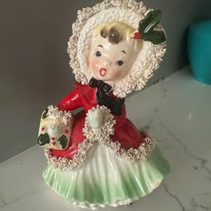 Menina de Natal vintage Napco com cesta