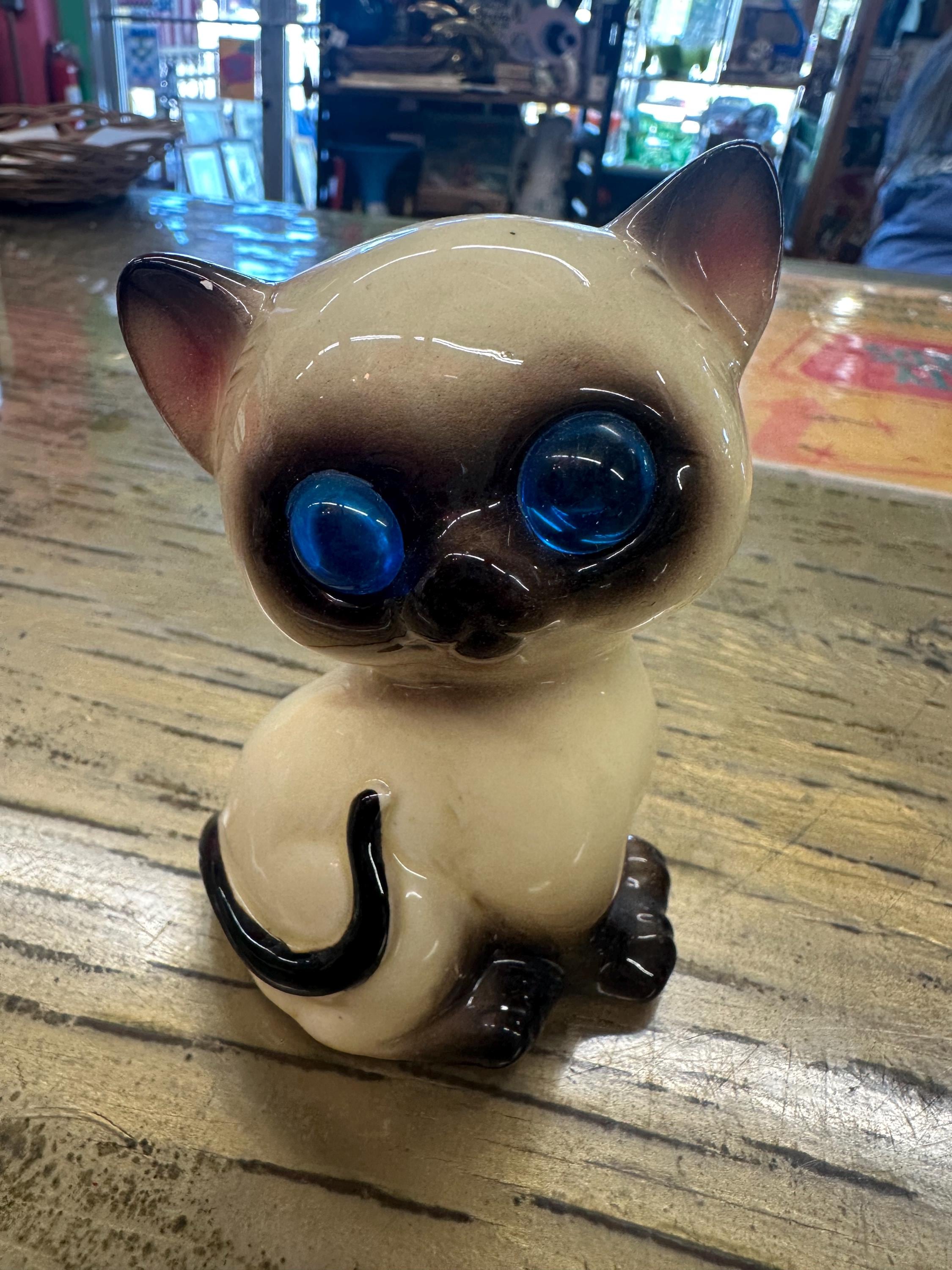 Big Eye Cat Figurine - Etsy