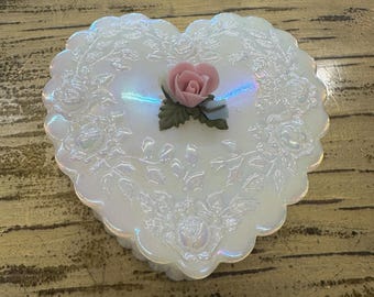 Vide-poches Fenton vintage opalescent coeur avec rose
