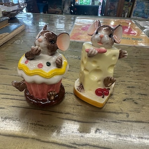 Vintage Appletree Designs Cosmos Muizen Cheese & Cupcake Shakers