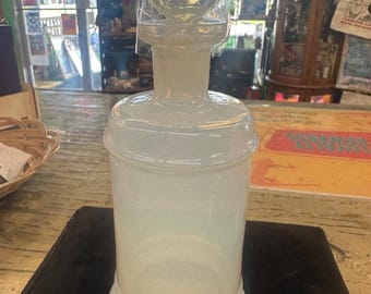 Weiße opalisierende Vintage Karaffe